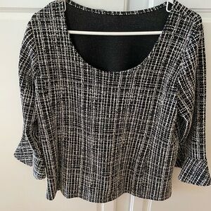 Women’s pullover top. 3/4 length peplum sleeves.